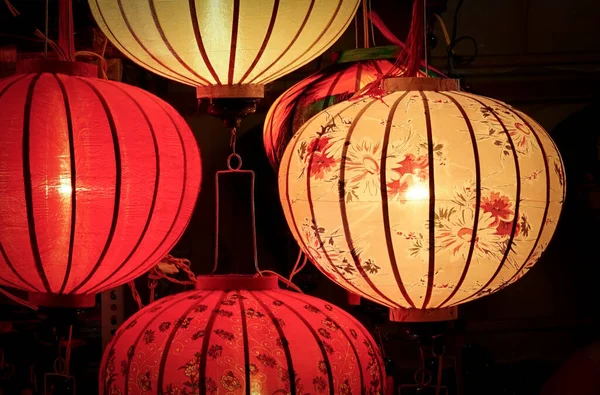 Linternas Orientales Asiáticas Encendidas Temporada Festiva Festiva Para Año Nuevo —  Fotos de Stock