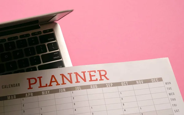 Planificador Calendario Ordenador Portátil Mesa Color Rosa —  Fotos de Stock