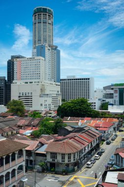 5 Eylül 2025: Komtar binası görünürde olan George Town 'un yüksek açılı görüntüsü. Malezya 'da popüler bir turizm merkezi.