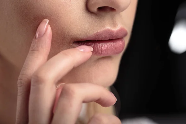 Close Macro Foto Van Vrouw Lippen Met Natuurlijke Lippenbalsem — Stockfoto