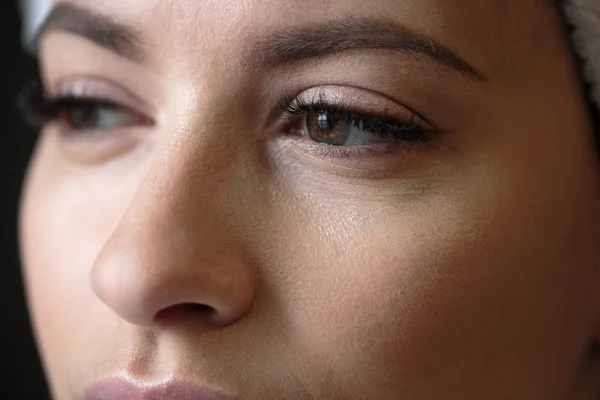 Makroaufnahme Der Augen Einer Frau Mit Langen Wimpern Und Natürlichem — Stockfoto