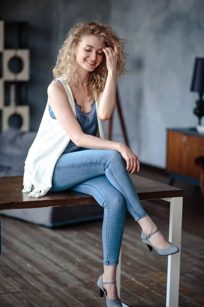 Close Portrait Sweet Blonde Woman Casual Jeans Clothes Fashion Beauty — Stock Photo, Image