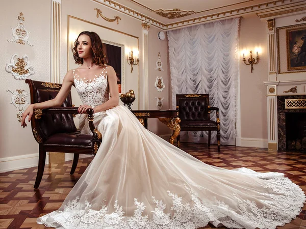 Sensuale Sposa Bruna Abito Sposa Lusso Interni Classici Moda Ritratto — Foto Stock