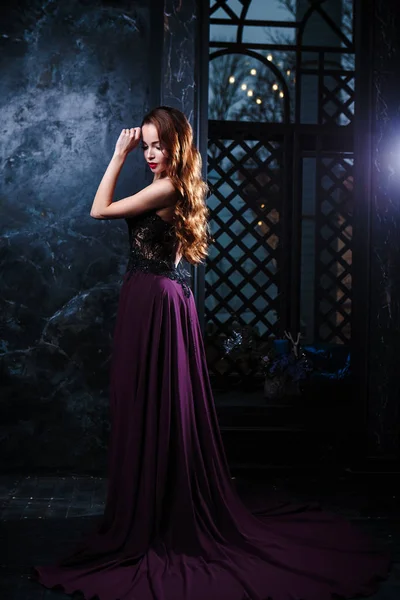 Young Woman Long Curly Hair Makeup Evening Long Luxury Dress — Stock Photo, Image