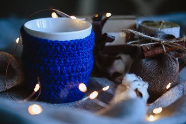 Eko hediyeler ve Noel ışıkları, düz yatıyordu, kadar makro fotoğraf sahte Cozy kış kompozisyonu