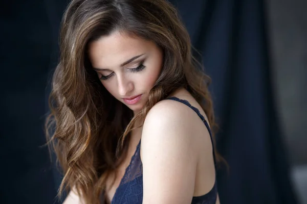 Close Foto Van Mooie Jonge Brunette Vrouw Een Lingerie Mode — Stockfoto