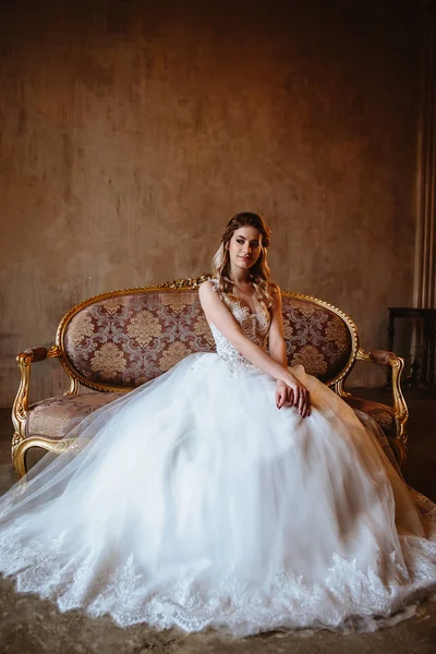 Gyönyörű Szőke Menyasszony Egy Gyönyörű Esküvői Ruha Divat Szépség Portré — Stock Fotó