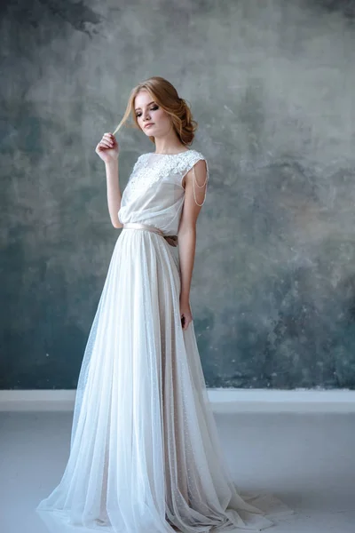 Sposa Donna Bionda Abito Sposa Colore Moderno Con Elegante Stile — Foto Stock