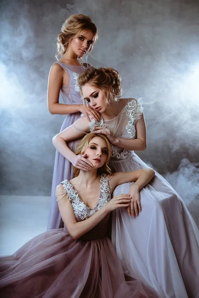 Noiva Loira Jovens Mulheres Vestido Noiva Cor Moderna Com Estilo — Fotografia de Stock