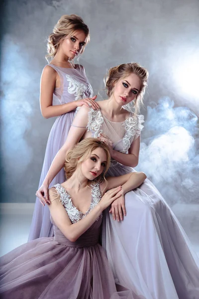 Menyasszony Szőke Fiatal Nők Egy Modern Színes Esküvői Ruha Elegáns — Stock Fotó