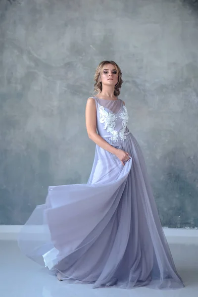 Sposa Donna Bionda Abito Sposa Colore Moderno Con Elegante Stile — Foto Stock