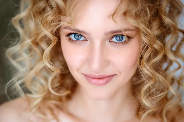 Close Portrait Blonde Charming Young Woman Curly Hair Natural Makeup — Stock Photo, Image