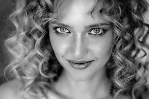 Close Portrait Blonde Charming Young Woman Curly Hair Natural Makeup — Stock Photo, Image