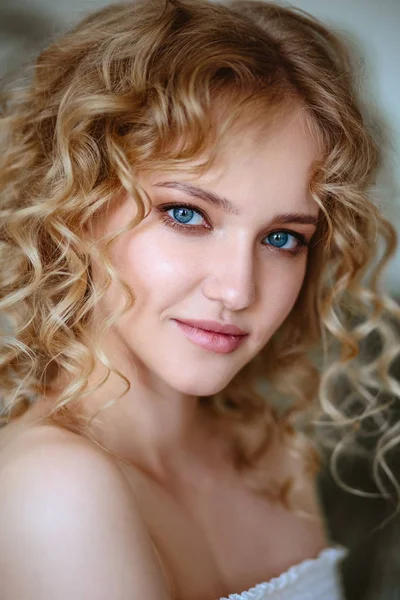 Close Portrait Blonde Charming Young Woman Curly Hair Natural Makeup — Stock Photo, Image