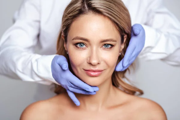 Close Portrait Young Blonde Woman Cosmetologyst Hands Gloves Preparation Operation — Stock Photo, Image