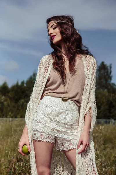 Belle Brune Jeune Femme Dans Élégant Été Tricot Vêtements Posant — Photo