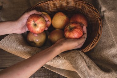 Eller CET bir apple almak