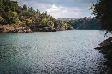nehir manzaralı yaz, Buitrago de Lozoya, Madrid, İspanya