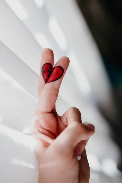 Drawing Broken Heart Fingers Valentines — Stock Photo, Image