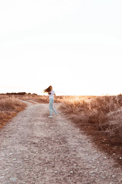 Young Woman Running Sunset Field — Stock Photo, Image