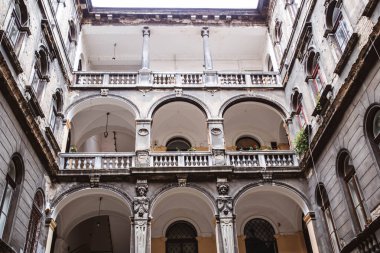 Budapeşte, Macaristan eski bir binanın gri cephe