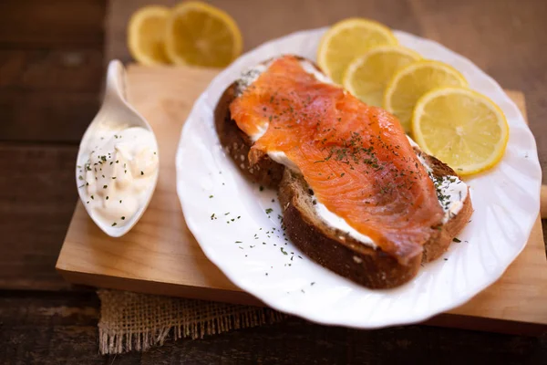 Smoked Salmon Cheese Toasted Bread Lemon Yogurt Dip — Stock Photo, Image