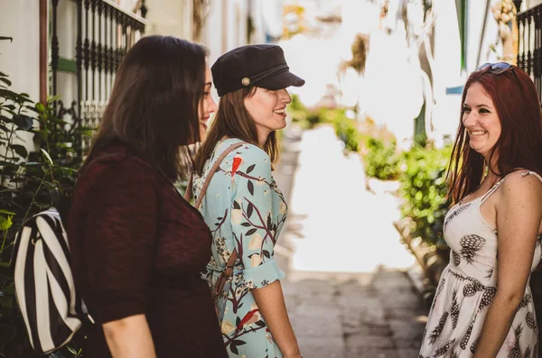 Beautiful young girls smiling in the street in Mogan, Canary islands — Stock Photo, Image