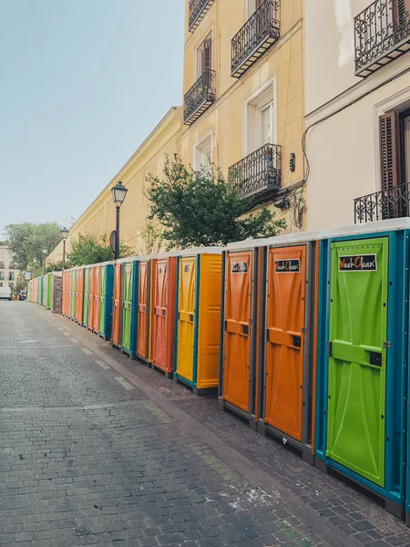 MADRID, ESPAÑA - 28 DE JUNIO DE 2019: Las calles de la ciudad de Madrid se preparan para recibir el orgullo gay 2019 — Foto de Stock