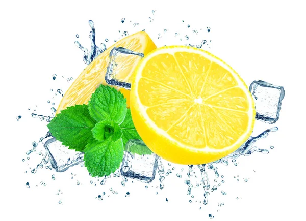 レモン スプラッシュ水と氷の白で隔離 — ストック写真