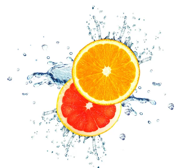 Pomeranče Grapefruity Stříkající Vodě Izolované Bílém — Stock fotografie