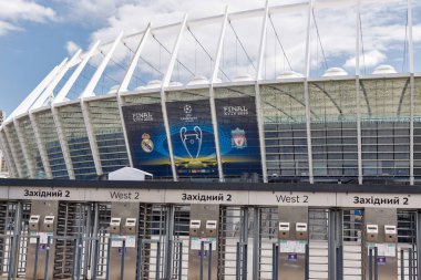 Kiev, Ukrayna - 20 Mayıs 2018: Milli Güvenlik Olimpiyskiy stadyum Uefa Şampiyonlar Ligi Finali bayrağı ile. Kulüp futbol en büyük oyunda bu sezon Real Madrid ve Liverpool tarafından itiraz edilecektir.