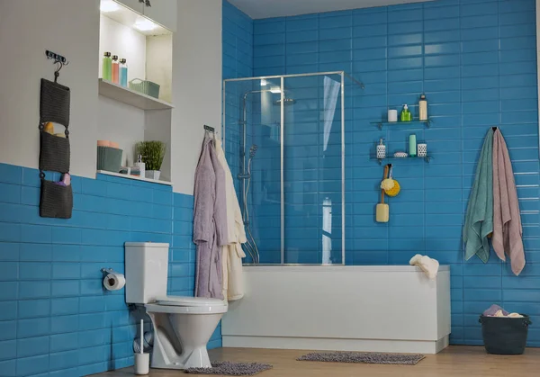 Modern Fürdőszoba Fehér Kék Csempe — Stock Fotó