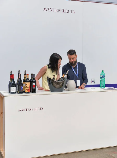 乌克兰 2018年6月02日 基辅葡萄酒节 Avanteselecta 葡萄酒和健康食品节由好酒公司组织 来自世界各地的77家酿酒师参加了 — 图库照片