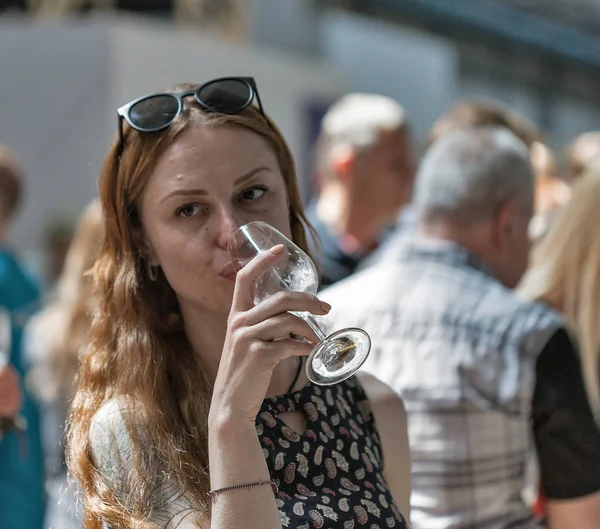 Kiev Ukraine June 2018 Young Woman Tastes White Wine Kyiv — Stock Photo, Image