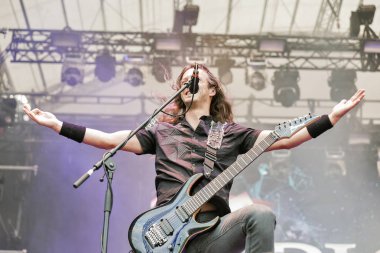 Kiev, Ukrayna - 04 Temmuz 2018: Hollandalı senfonik metal rock grubu Epica'nın ve onun gitarist ve vokalist Mark Jansen canlı Atlas hafta sonu Festivalin Ulusal Expocenter gerçekleştirir..