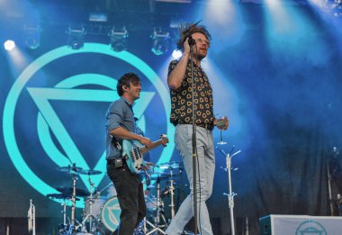 Kiev, Ukrayna - 04 Temmuz 2018: Shikari girin, İngiliz alternatif yazı hardcore rock grubu ve Rou Reynolds, yol şarkıcı ve solisti canlı Atlas hafta sonu Festivalin Ulusal Expocenter gerçekleştirir..