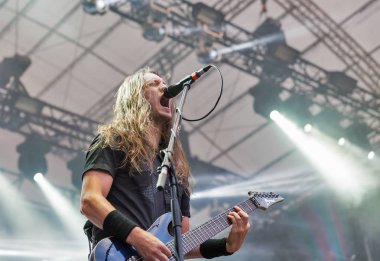 Kiev, Ukrayna - 04 Temmuz 2018: Hollandalı senfonik metal rock grubu Epica'nın ve onun gitarist ve vokalist Mark Jansen canlı Atlas hafta sonu Festivalin Ulusal Expocenter gerçekleştirir..