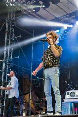Kiev, Ukrayna - 08 Temmuz 2018: Shikari girin, İngiliz alternatif yazı hardcore rock grubu ve Rou Reynolds, yol şarkıcı ve solisti canlı Atlas hafta sonu Festivali Ulusal Expocenter gerçekleştirir..