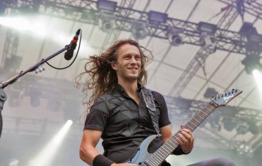 Kiev, Ukrayna - 04 Temmuz 2018: Hollandalı senfonik metal rock grubu Epica'nın ve onun gitarist ve vokalist Mark Jansen canlı Atlas hafta sonu Festivalin Ulusal Expocenter gerçekleştirir..