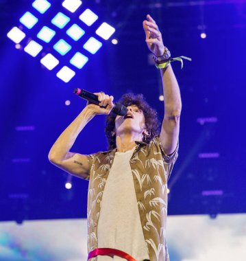 Kiev, Ukrayna - 05 Temmuz 2018: Laura Pergolizzi, ABD'li şarkıcı ve bestekar Lp, Ulusal Expocenter Atlas hafta sonu Festivali canlı sahne adı altında gerçekleştirir.