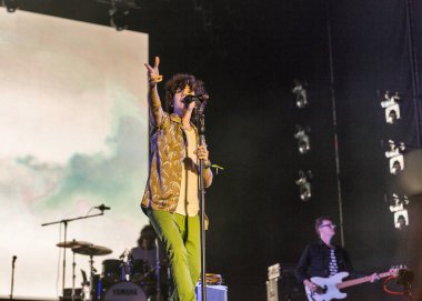 Kiev, Ukrayna - 05 Temmuz 2018: Laura Pergolizzi, ABD'li şarkıcı ve bestekar Lp, Ulusal Expocenter Atlas hafta sonu Festivali canlı sahne adı altında gerçekleştirir.