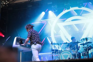 Kiev, Ukrayna - 08 Temmuz 2018: Shikari girin, İngiliz alternatif yazı hardcore rock grubu ve Rou Reynolds, yol şarkıcı ve solisti canlı Atlas hafta sonu Festivali Ulusal Expocenter gerçekleştirir..