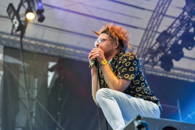 Kiev, Ukrayna - 08 Temmuz 2018: Shikari girin, İngiliz alternatif yazı hardcore rock grubu ve Rou Reynolds, yol şarkıcı ve solisti canlı Atlas hafta sonu Festivali Ulusal Expocenter gerçekleştirir..