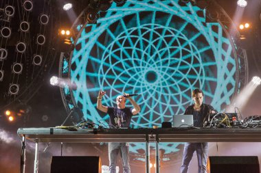 Kiev, Ukrayna - 08 Temmuz 2018: Enfekte mantar, bir İsrail psytrance, electronica ve psychedelic müzik grubu gerçekleştirir canlı Ulusal Expocenter Atlas hafta sonu Festivali.