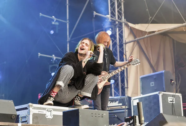 Kiev, Ukrayna - 08 Temmuz 2018: Kaba Molly, Ukraynalı bir baba synthy punk grubu canlı Ulusal Expocenter Atlas hafta sonu Festivali gerçekleştirir.