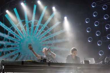 Kiev, Ukrayna - 08 Temmuz 2018: Enfekte mantar, bir İsrail psytrance, electronica ve psychedelic müzik grubu gerçekleştirir canlı Ulusal Expocenter Atlas hafta sonu Festivali.