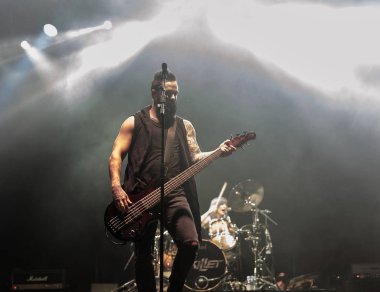 Kiev, Ukrayna - 04 Temmuz 2018: Amerikan Hıristiyan metal rock band tava ve John Cooper, vokalist ve bas gitarist canlı Ulusal Expocenter Atlas hafta sonu Festivali gerçekleştirir.