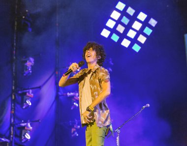 Kiev, Ukrayna - 05 Temmuz 2018: Laura Pergolizzi, ABD'li şarkıcı ve bestekar Lp, Ulusal Expocenter Atlas hafta sonu Festivali canlı sahne adı altında gerçekleştirir.