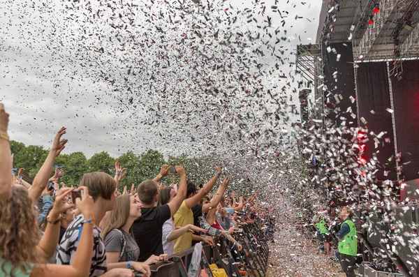 Kiev Oekraïne Juli 2018 Jonge Fans Menigte Genieten Van Live — Stockfoto