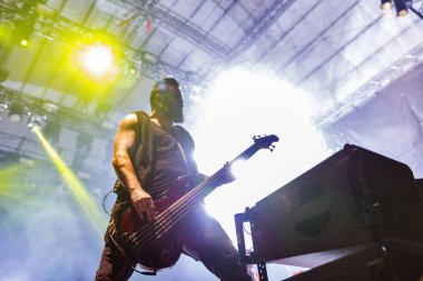 Kiev, Ukrayna - 04 Temmuz 2018: Amerikan Hıristiyan metal rock band tava ve John Cooper, vokalist ve bas gitarist canlı Ulusal Expocenter Atlas hafta sonu Festivali gerçekleştirir.